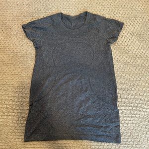 Lightly worn Lululemon Swiftly Tech Short-Sleeve Shirt.